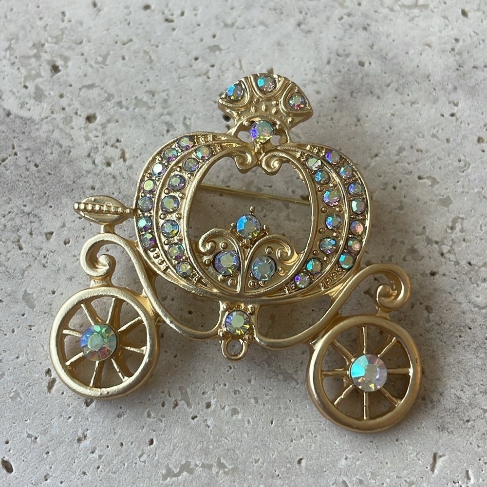 Kirks Folly Style Beautiful MAGICAL CINDERELLA CARRIAGE  BROOCH PIN